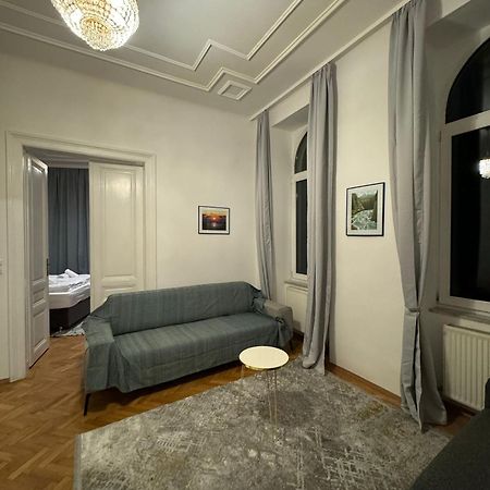 Centrally-Located Authentic Apartment Wien Eksteriør bilde