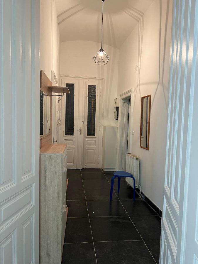 Centrally-Located Authentic Apartment Wien Eksteriør bilde