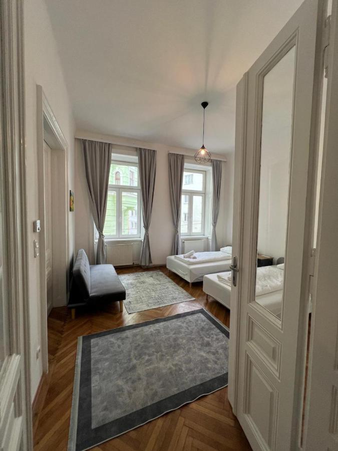 Centrally-Located Authentic Apartment Wien Eksteriør bilde