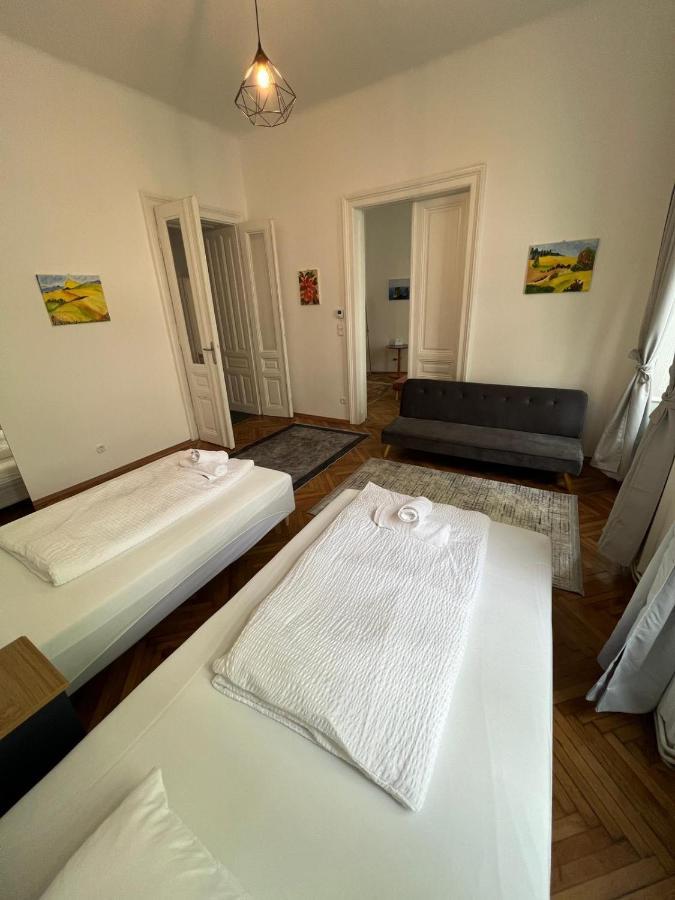 Centrally-Located Authentic Apartment Wien Eksteriør bilde