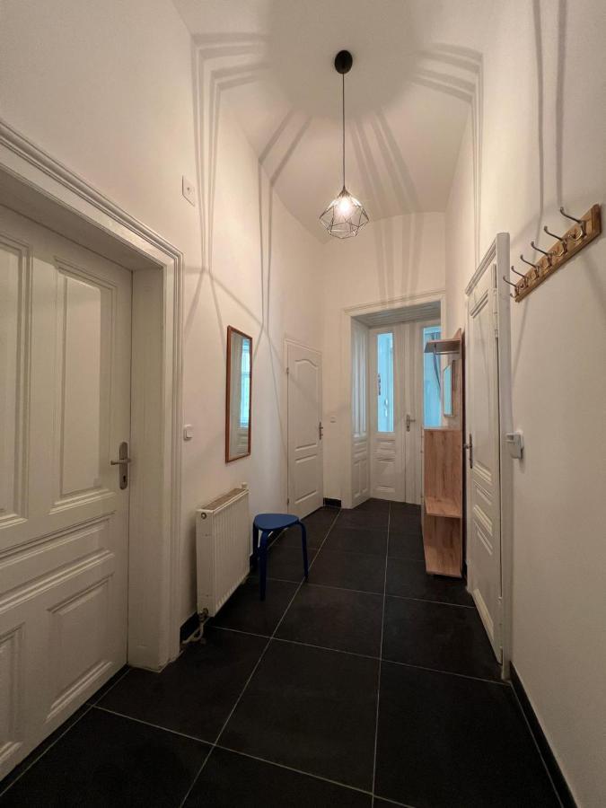 Centrally-Located Authentic Apartment Wien Eksteriør bilde