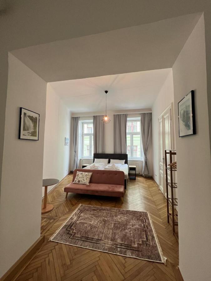 Centrally-Located Authentic Apartment Wien Eksteriør bilde