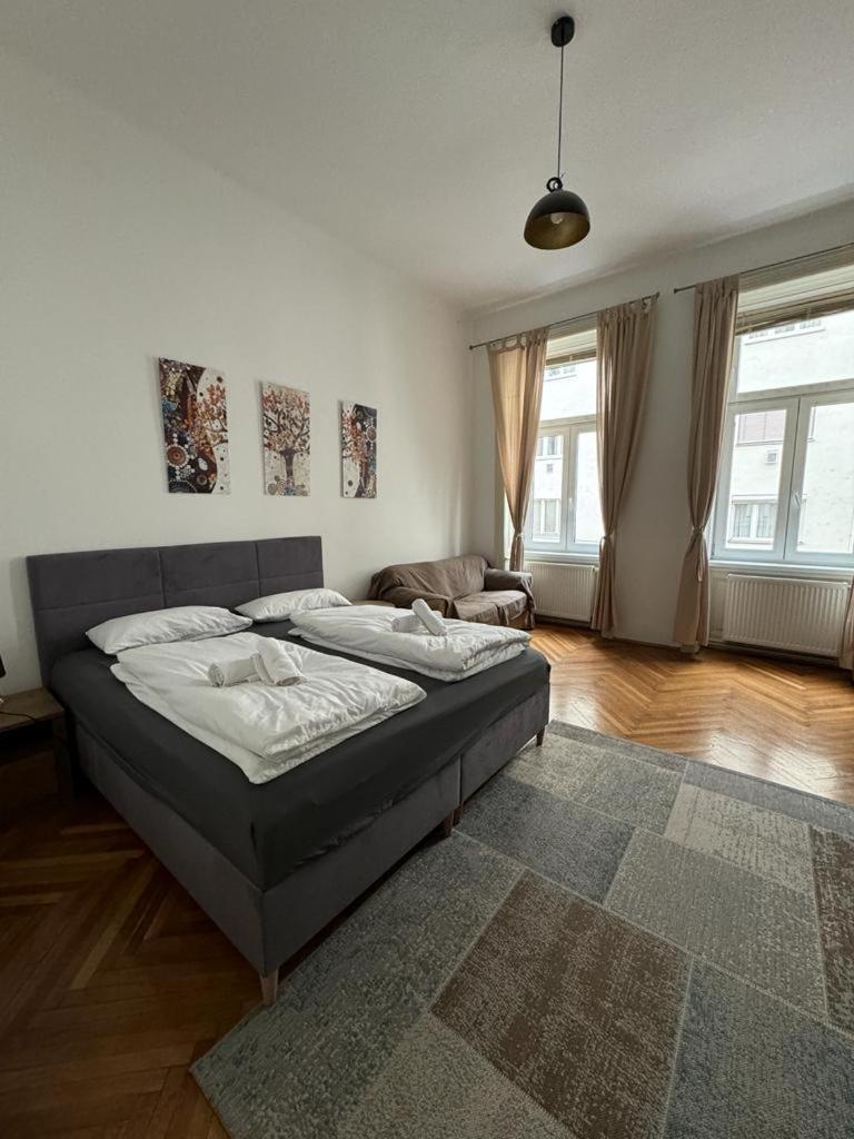 Centrally-Located Authentic Apartment Wien Eksteriør bilde
