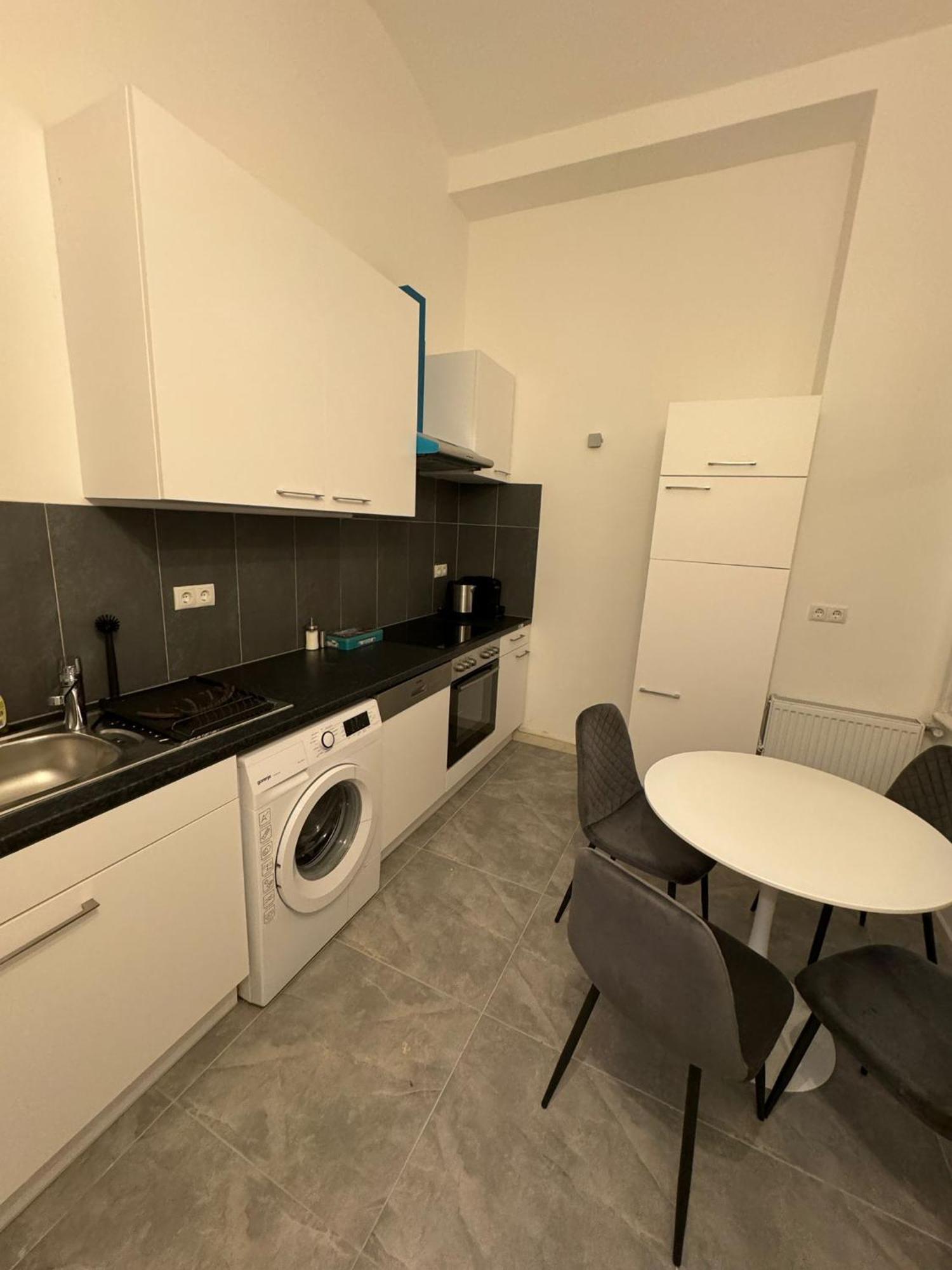 Centrally-Located Authentic Apartment Wien Eksteriør bilde