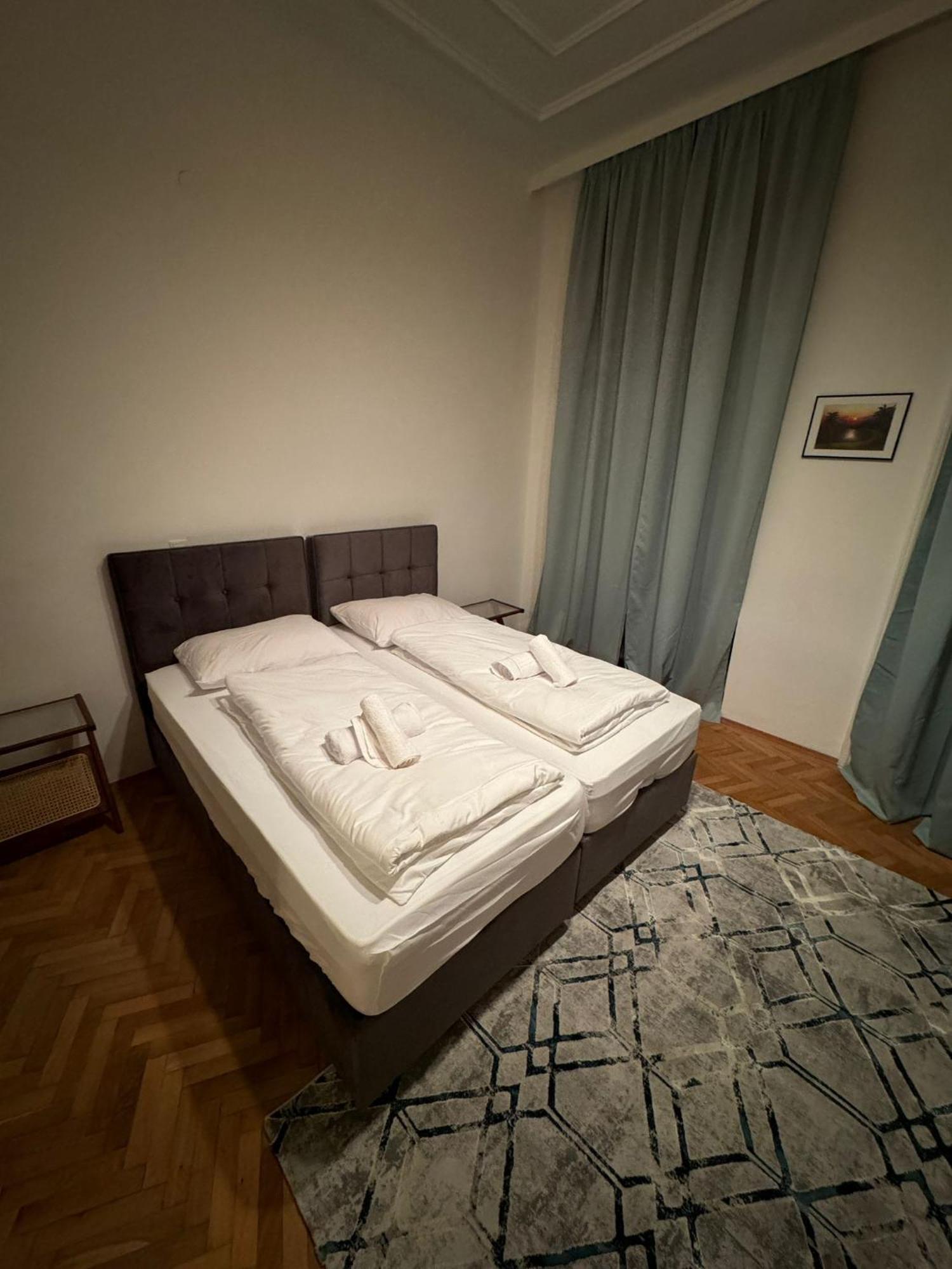 Centrally-Located Authentic Apartment Wien Eksteriør bilde