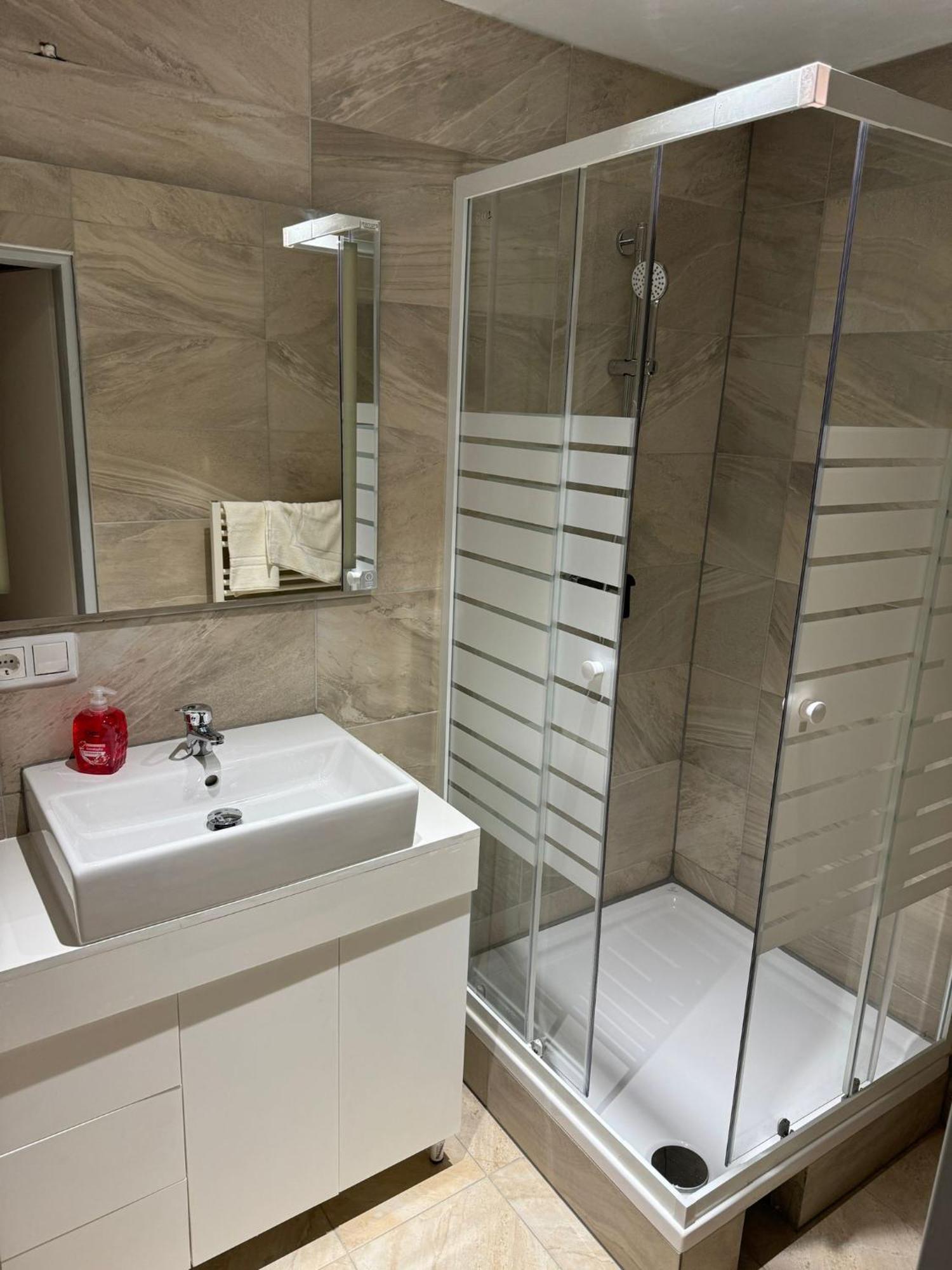 Centrally-Located Authentic Apartment Wien Eksteriør bilde