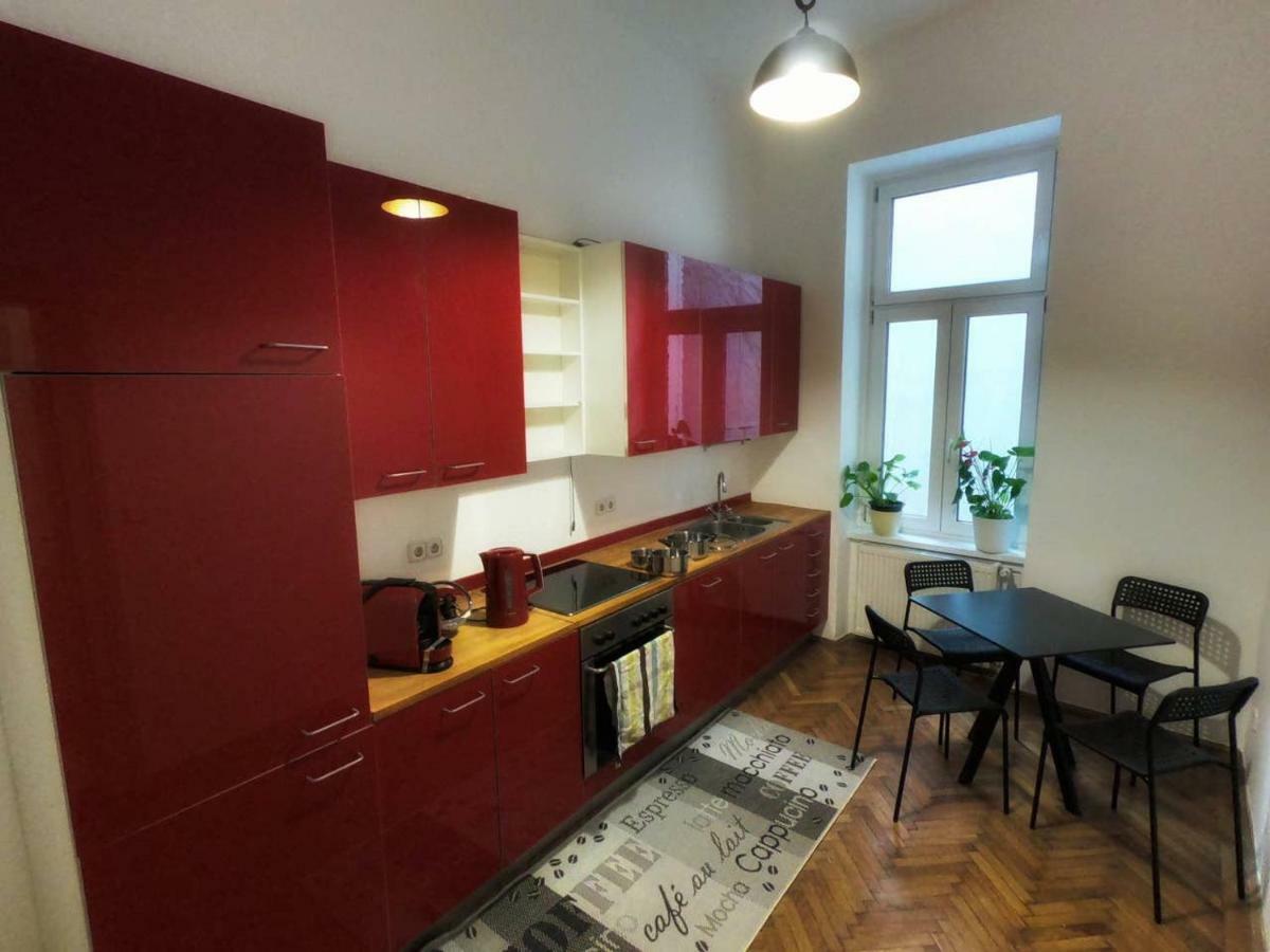 Centrally-Located Authentic Apartment Wien Eksteriør bilde